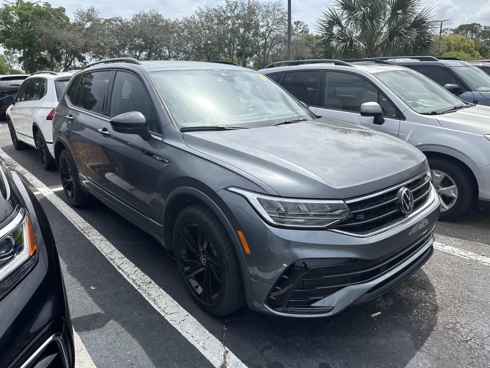 2023 Volkswagen Tiguan SE R-LINE BLACK