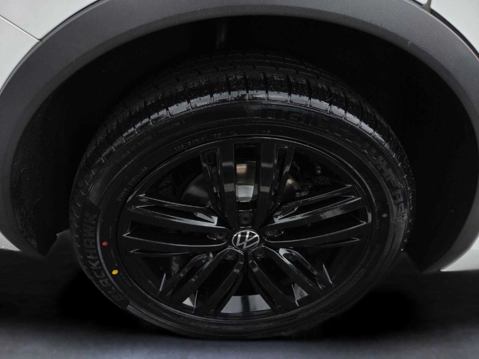 2022 Volkswagen Tiguan SE R-Line Black
