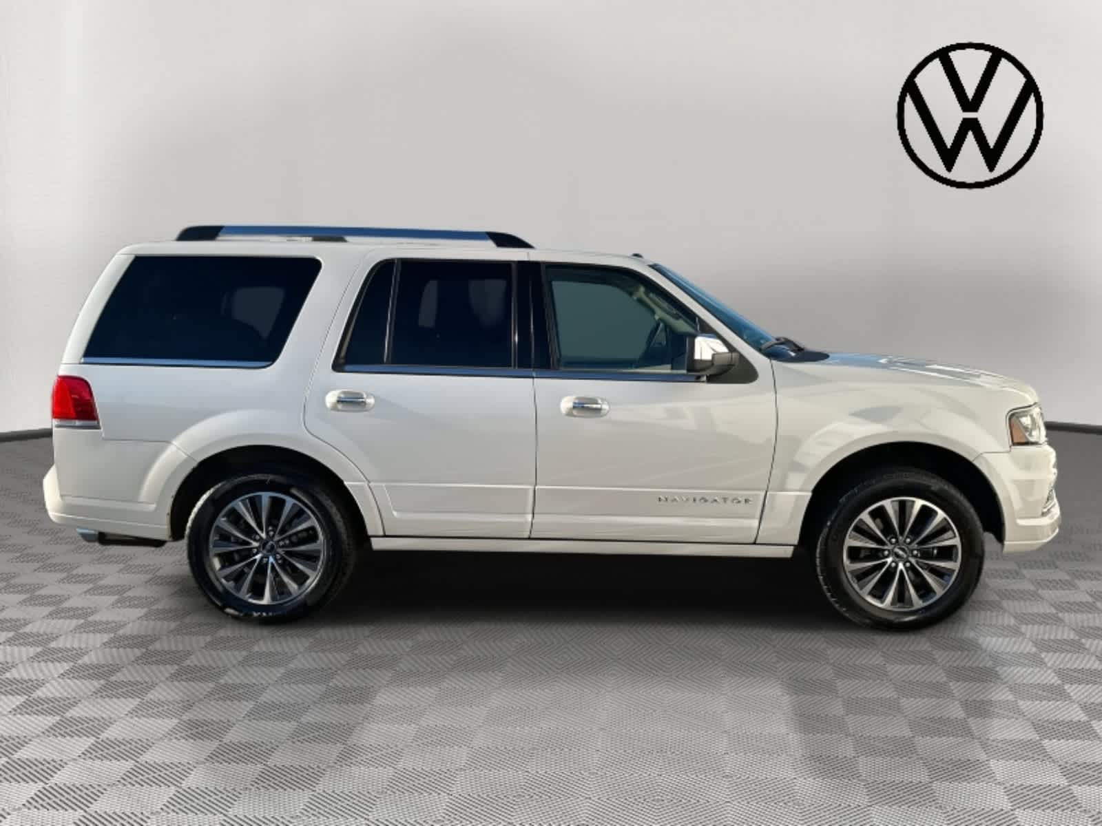 2015 Lincoln Navigator Base