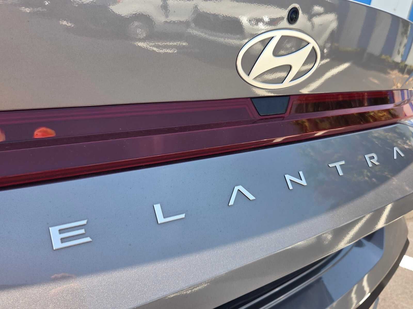 2024 Hyundai Elantra SE