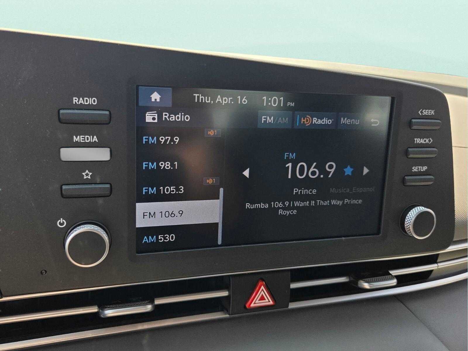 2024 Hyundai Elantra SE