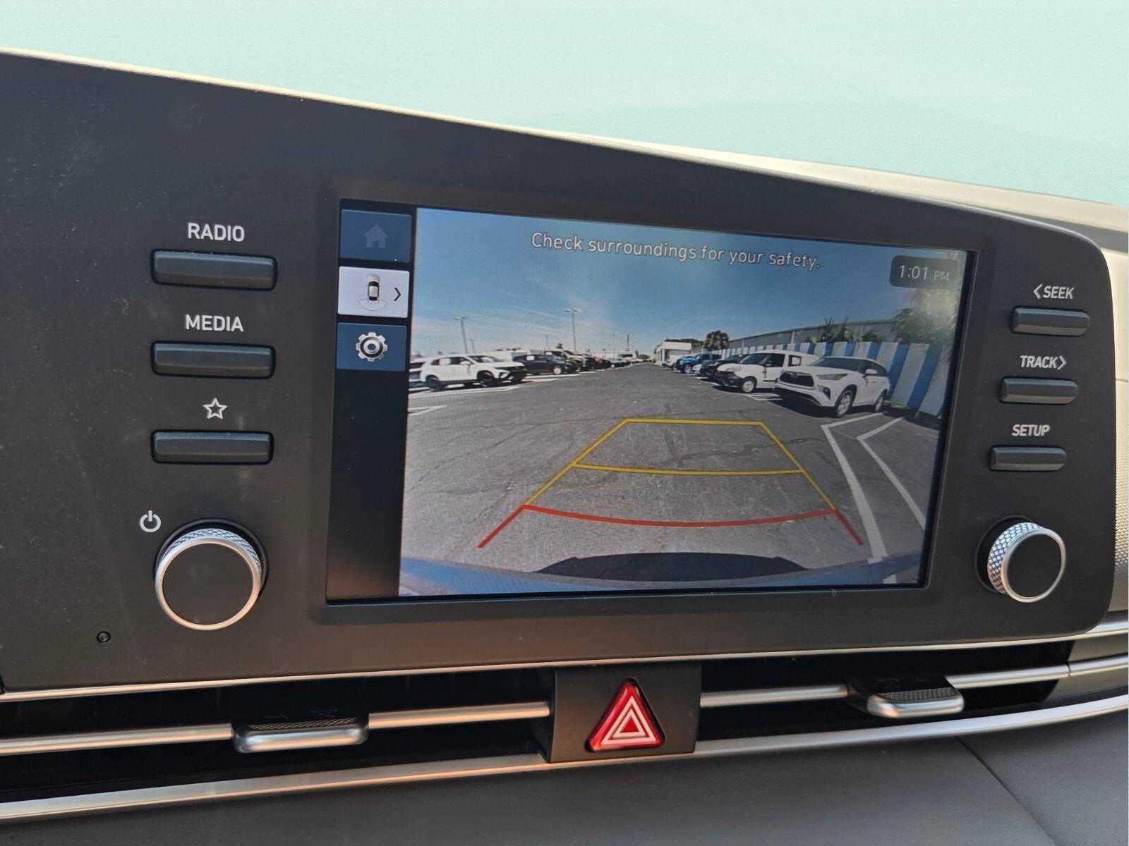 2024 Hyundai Elantra SE