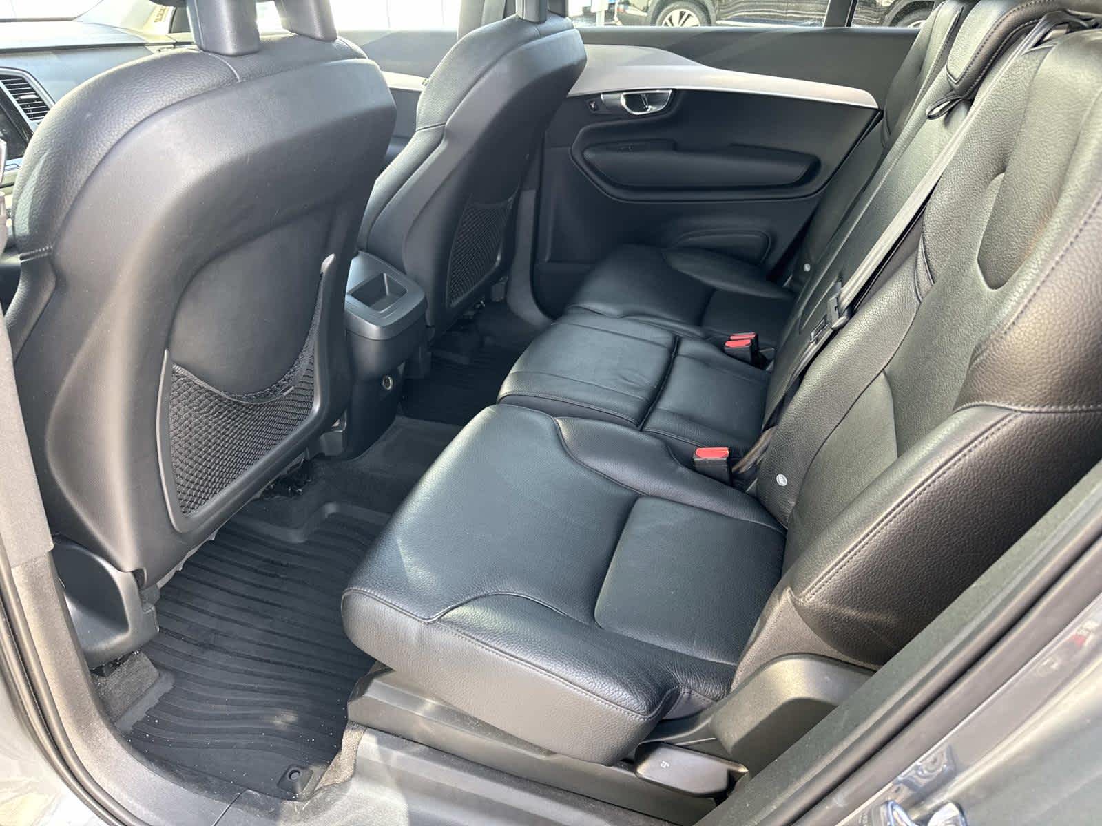 2016 Volvo XC90 T5 Momentum