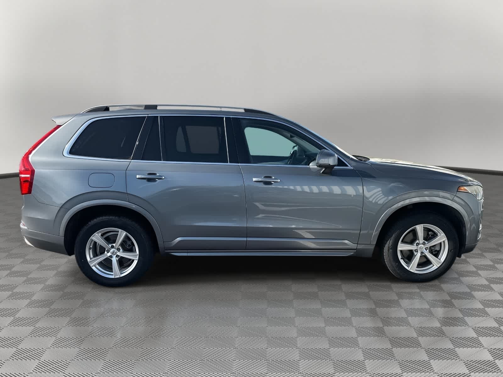 2016 Volvo XC90 T5 Momentum