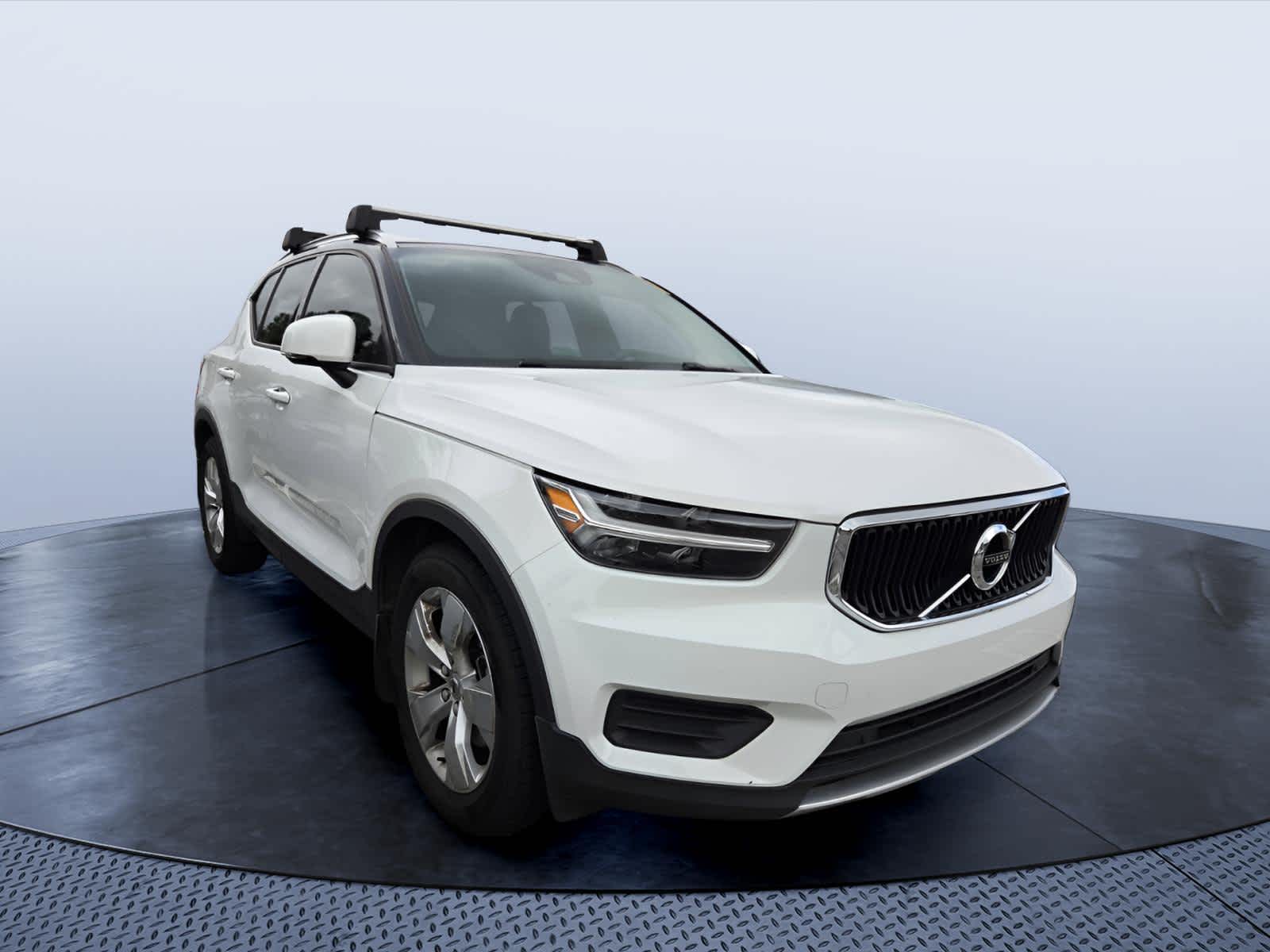 2019 Volvo XC40 T4 Momentum's photo