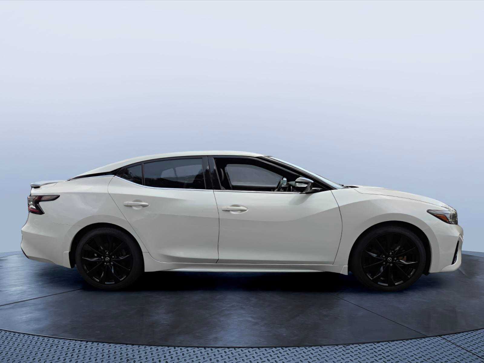 2023 Nissan Maxima SR
