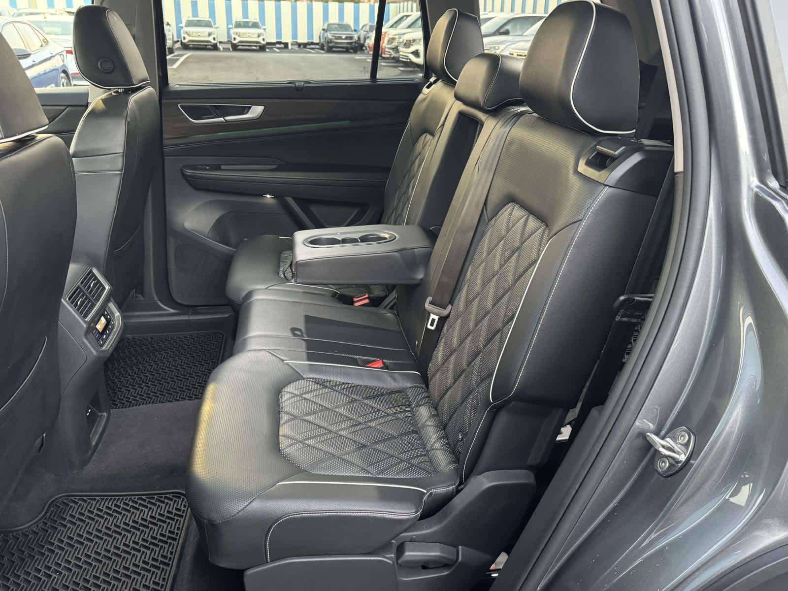 2024 Volkswagen Atlas 2.0T SEL Premium R-Line