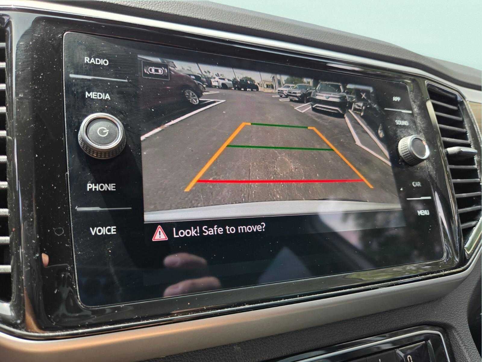 2023 Volkswagen Atlas 3.6L V6 SE w/Technology
