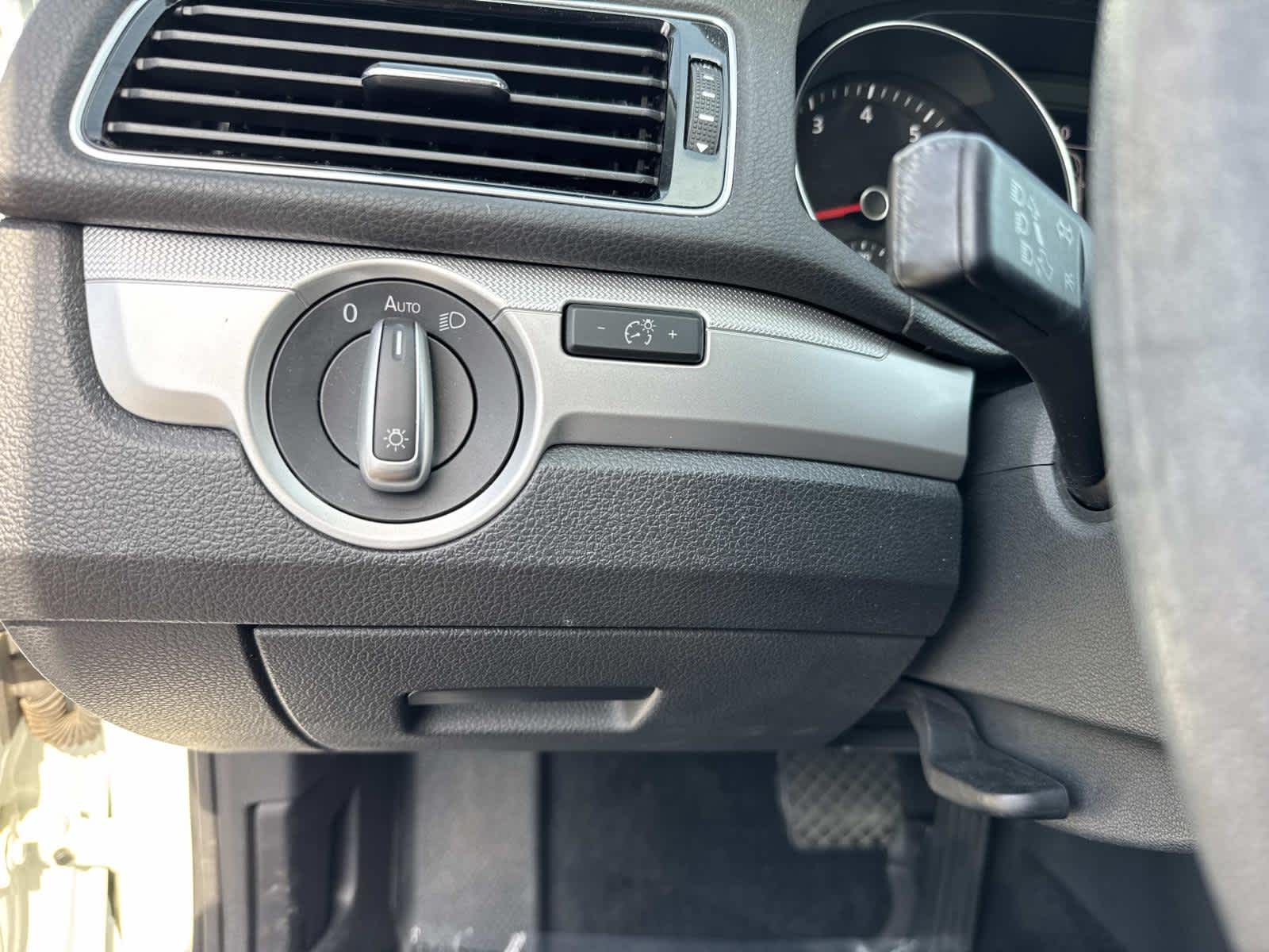 2016 Volkswagen Passat 1.8T S