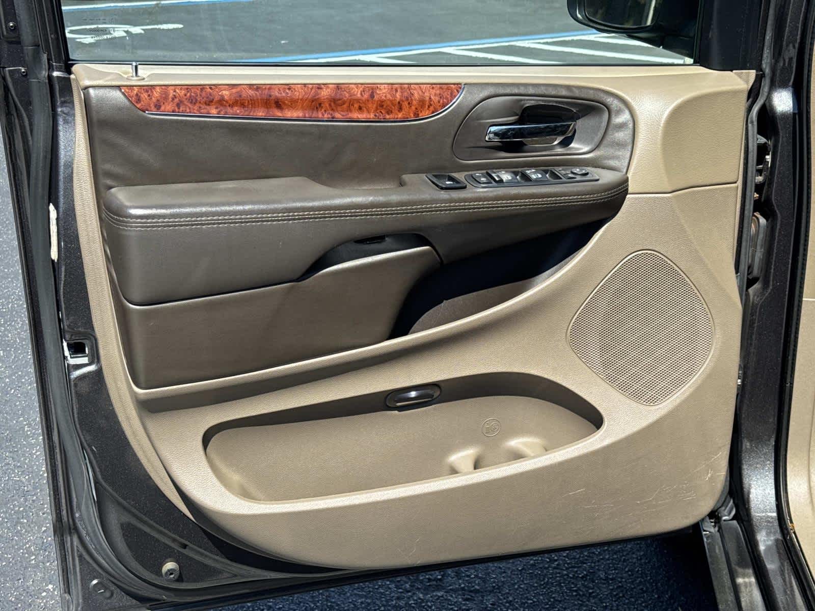 2016 Chrysler Town & Country Touring