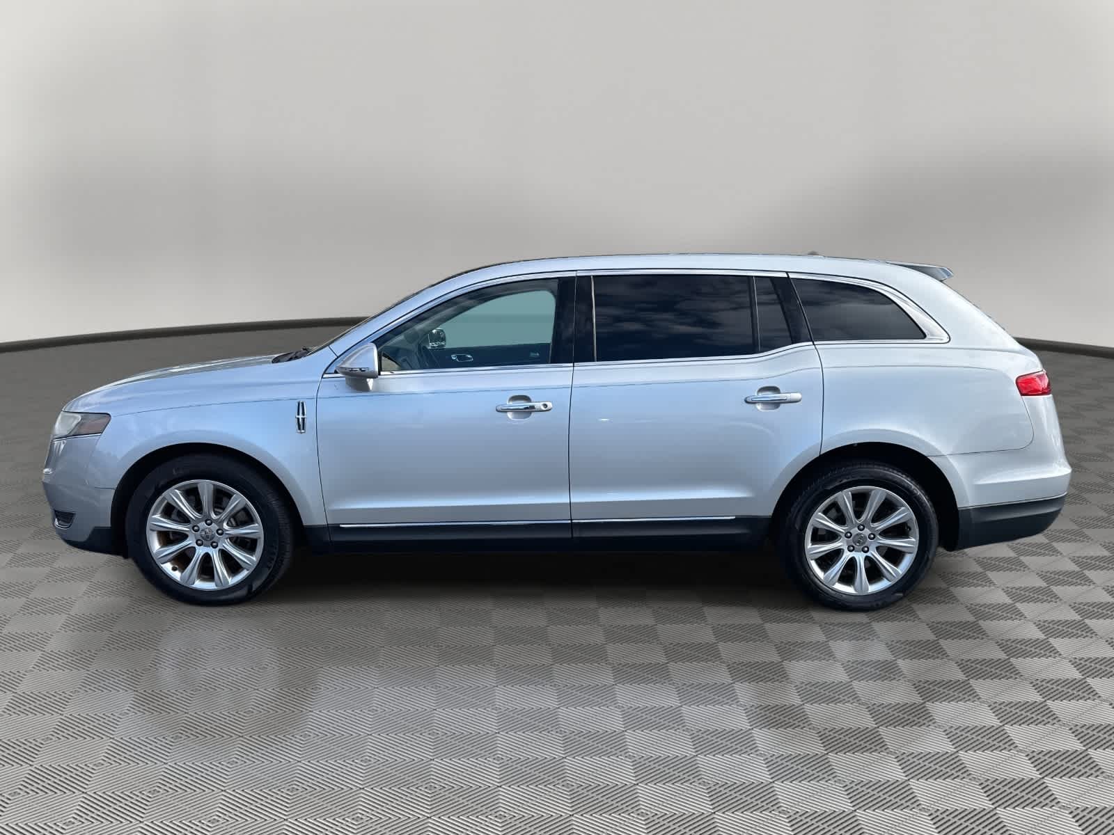 2014 Lincoln MKT Base