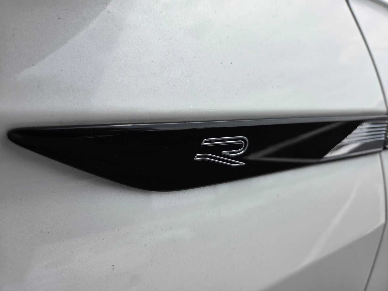 2024 Volkswagen Tiguan SEL R-Line