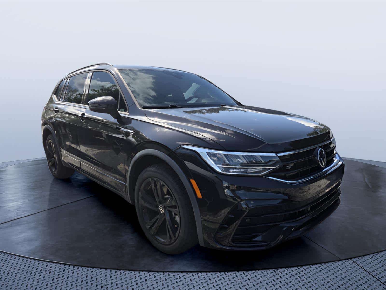 2024 Volkswagen Tiguan SE R-Line Black