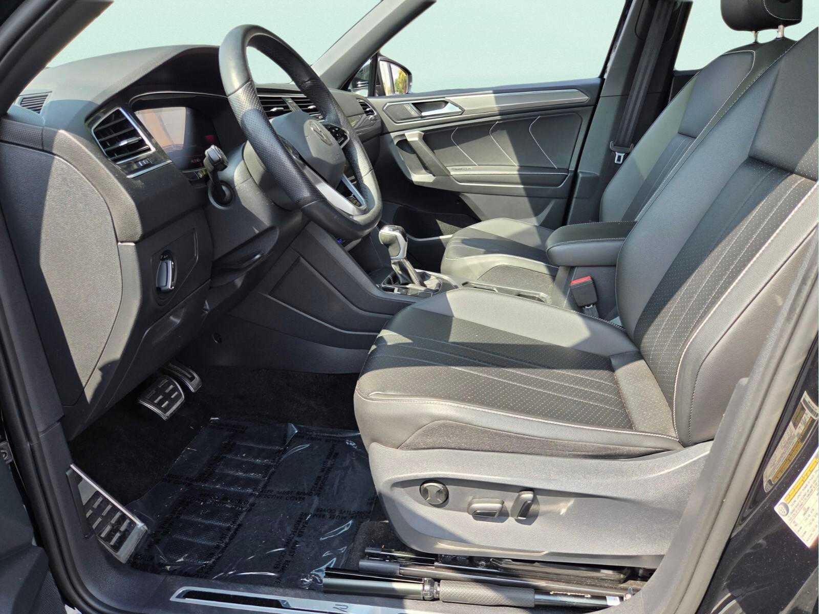 2024 Volkswagen Tiguan SE R-Line Black