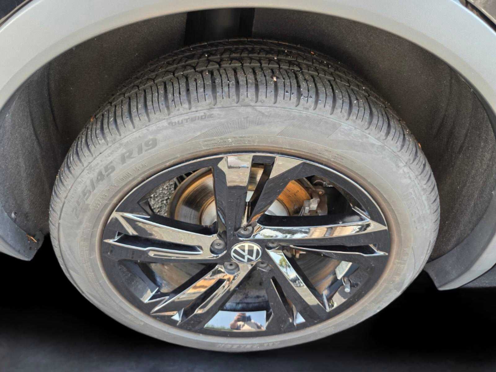 2024 Volkswagen Tiguan SE R-Line Black