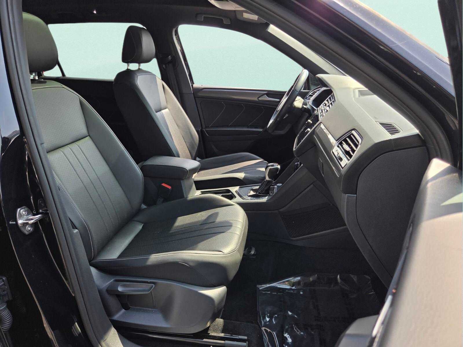 2024 Volkswagen Tiguan SE R-Line Black