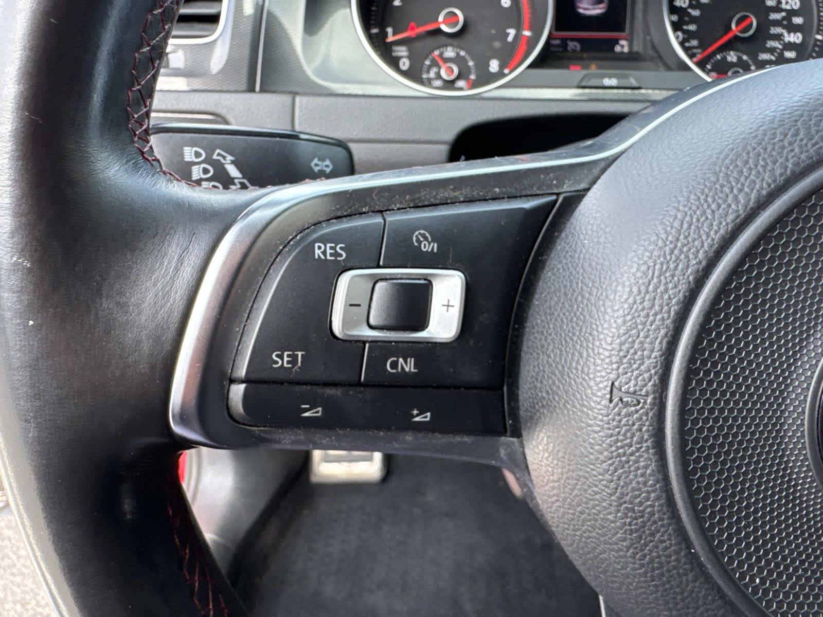 2017 Volkswagen Golf GTI Sport