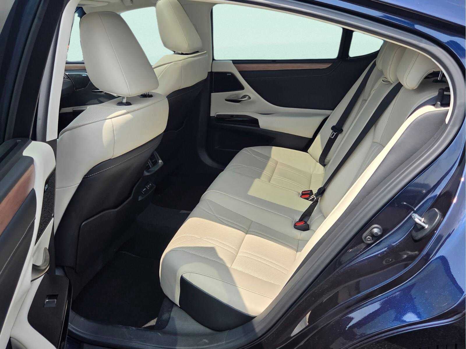 2025 Lexus ES 350 Ultra Luxury