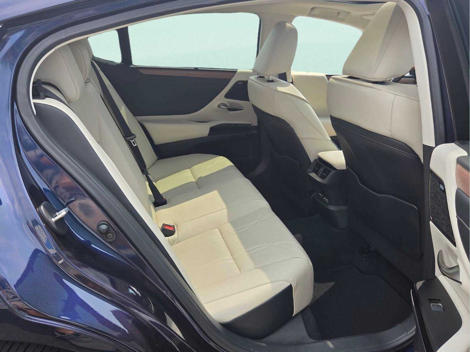 2025 Lexus ES 350 Ultra Luxury