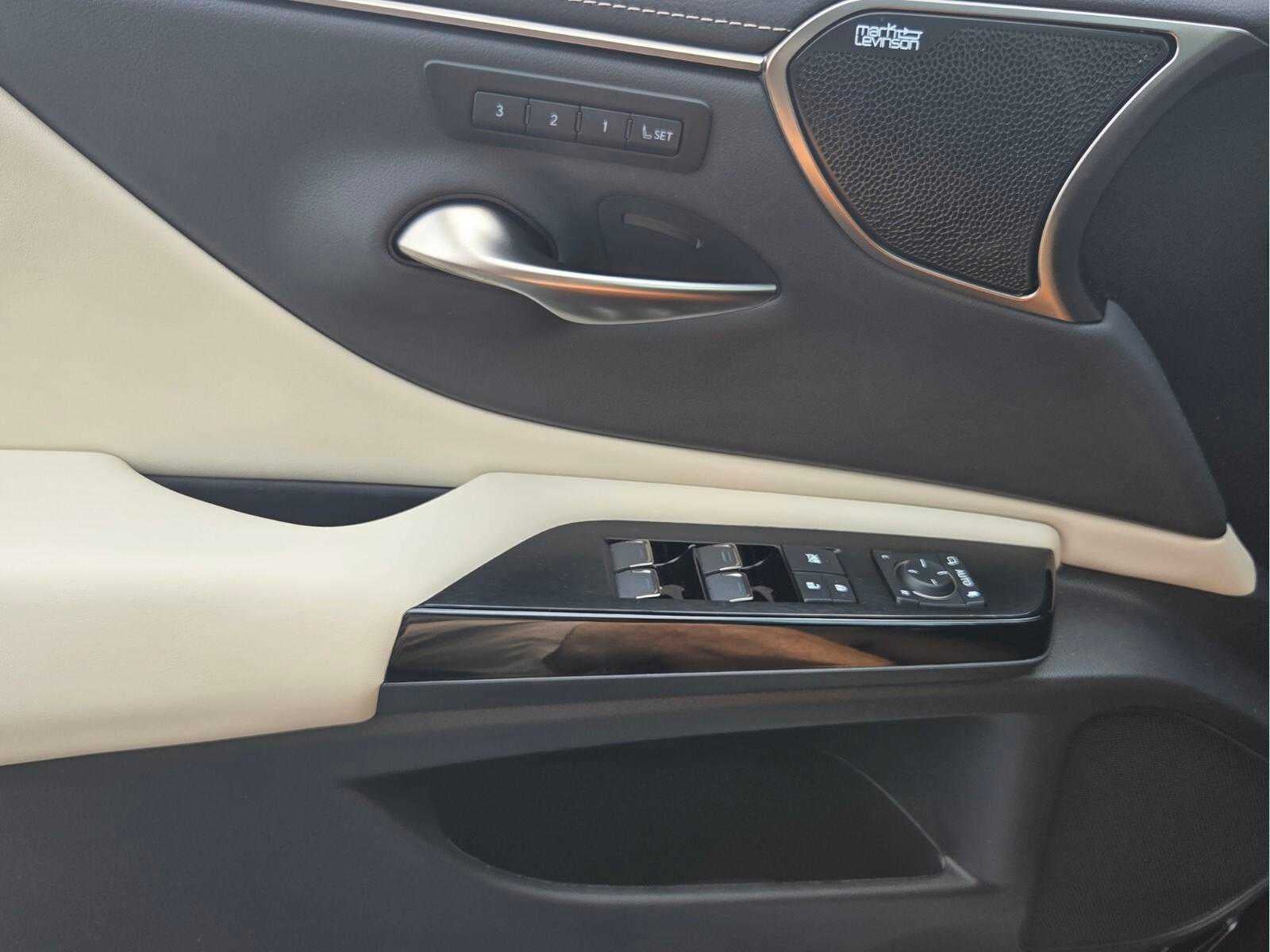 2025 Lexus ES 350 Ultra Luxury