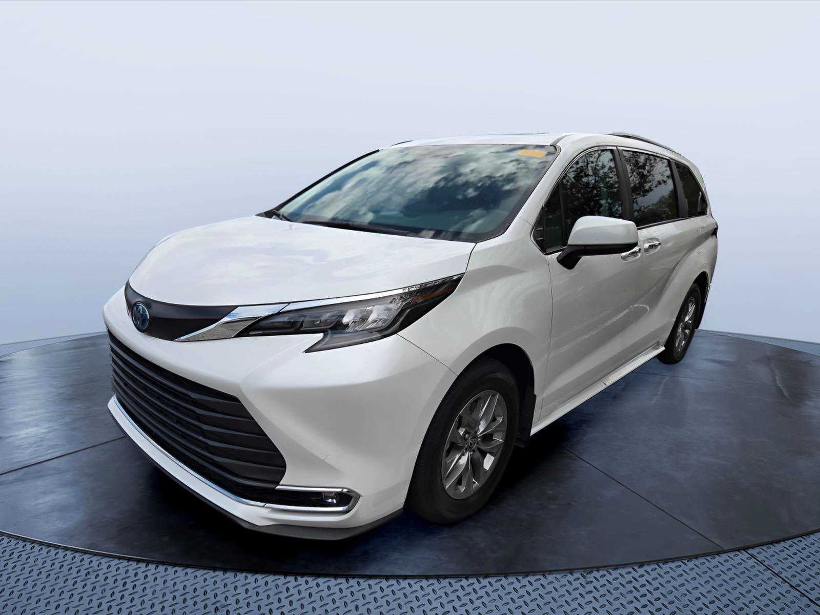 2024 Toyota Sienna XLE