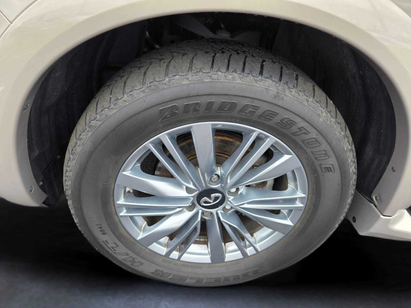 2023 INFINITI QX80 LUXE