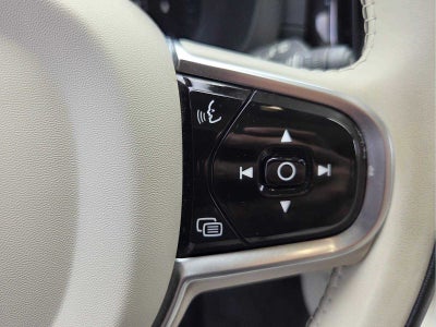 2023 Volvo XC60 Ultimate Bright Theme