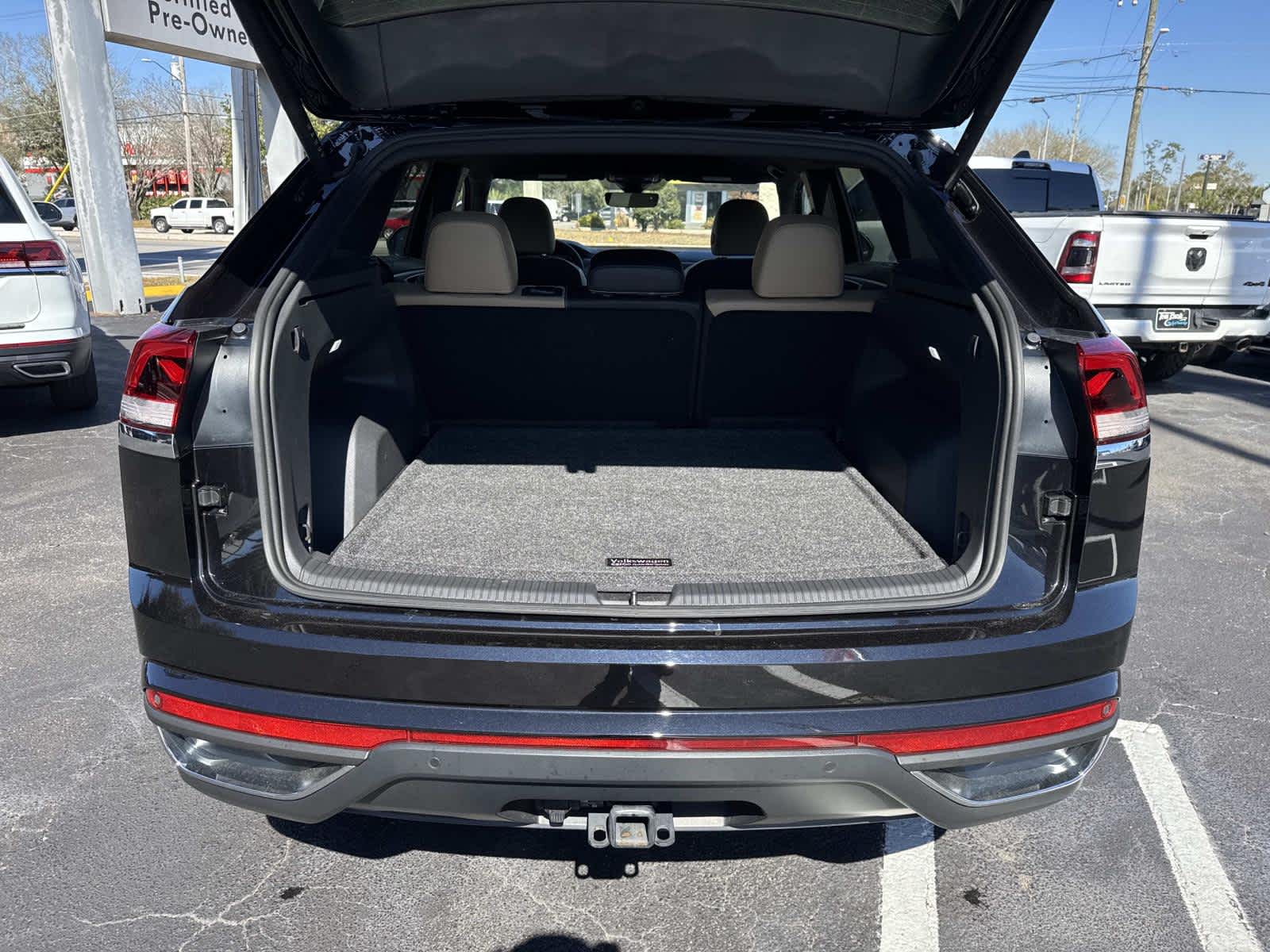 2025 Volkswagen Atlas Cross Sport 2.0T SE w/Technology