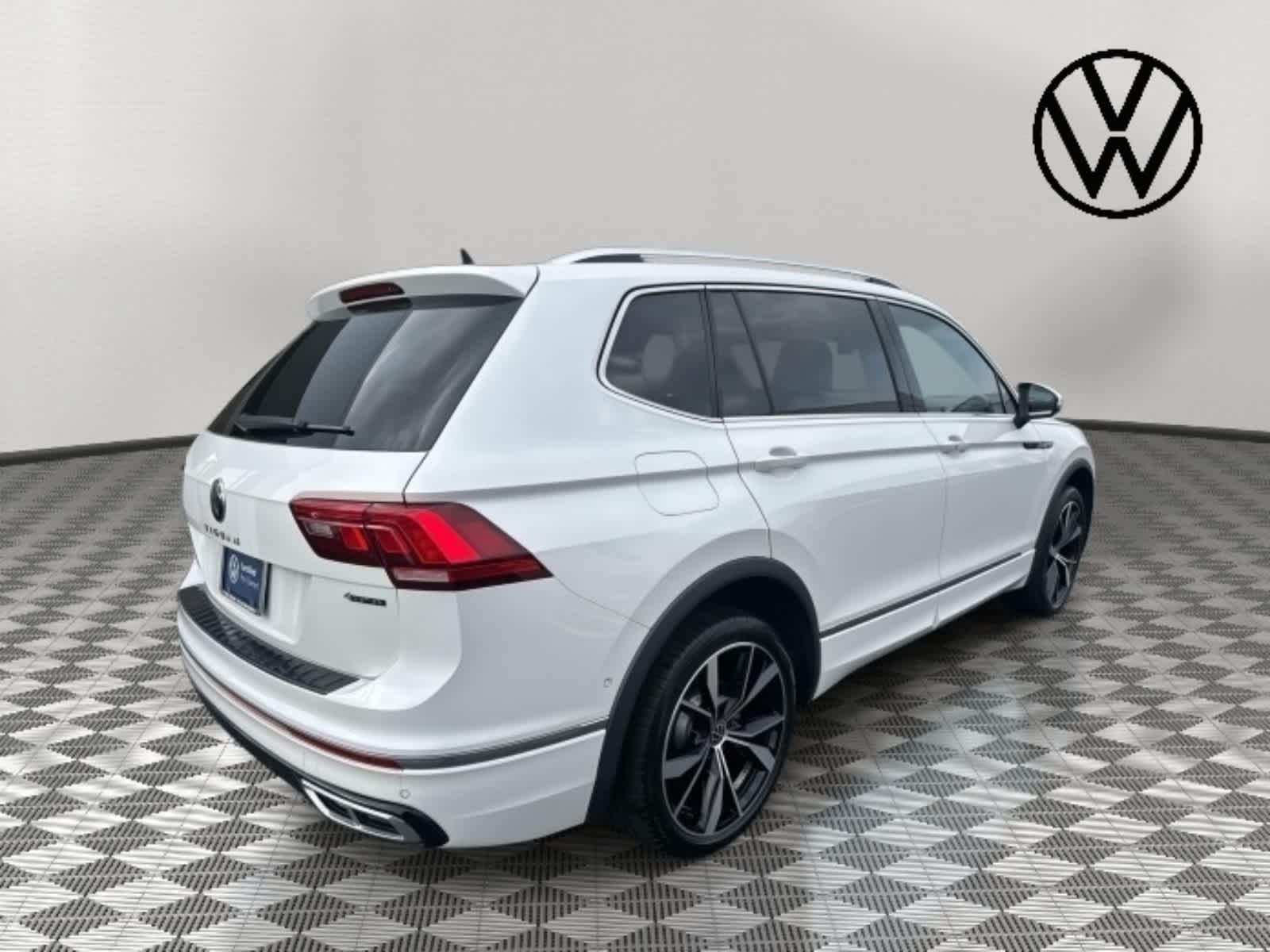 2023 Volkswagen Tiguan SEL R-Line