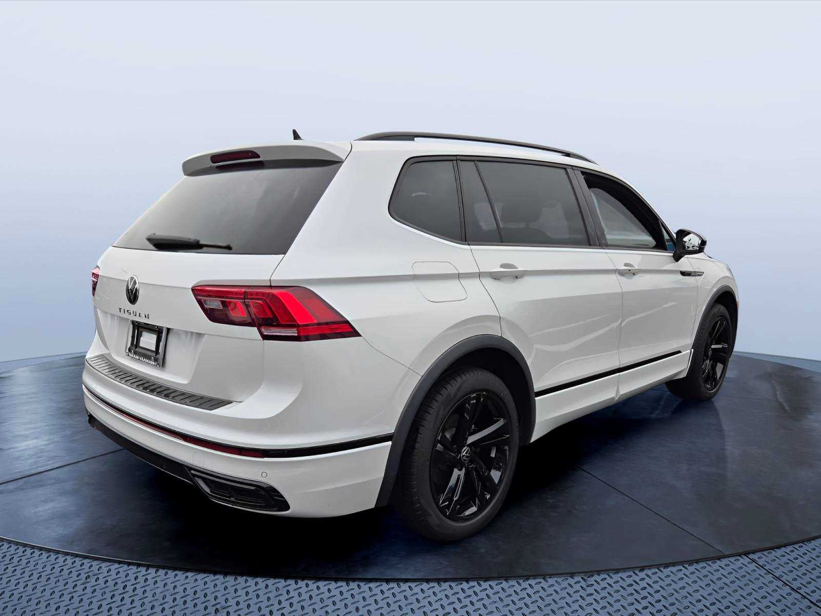 2023 Volkswagen Tiguan SE R-Line Black