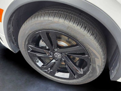 2023 Volkswagen Tiguan SE R-Line Black